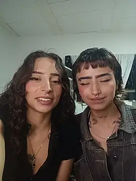 Snapshot of AlexxaAndRileyy chatting on 05/08/26, 04:18 AlexxaAndRileyy online show from 05/08/26, 04:18
