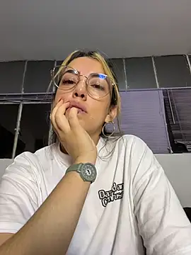 Snapshot of Paulinaa_bella chatting on 02/12/26, 12:27 Paulinaa bella online show from 02/12/26, 12:27