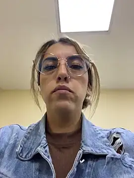 Snapshot of Paulinaa_bella chatting on 02/25/26, 11:47 Paulinaa bella online show from 02/25/26, 11:47