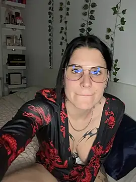 julieeeeee75 online show from 01/13/26, 10:37