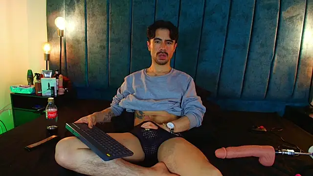 Ethan Briggs  online show from 03/12/26, 03:23