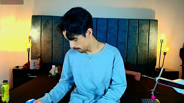 Ethan Briggs  online show from 04/11/26, 03:44