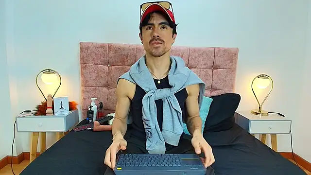 Ethan Briggs  online show from 04/17/26, 08:01