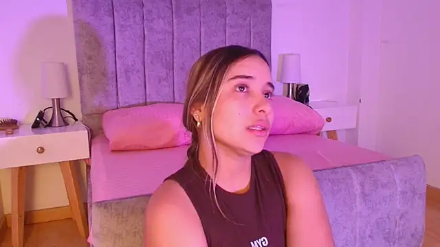 Lucy Carson  online show from 04/06/26, 03:15