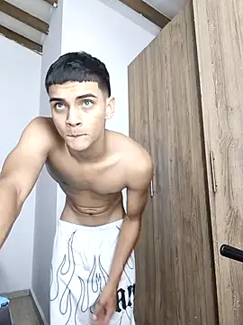 Snapshot of dominant_boy1 chatting on 01/13/26, 09:20 dominant boy1 online show from 01/13/26, 09:20