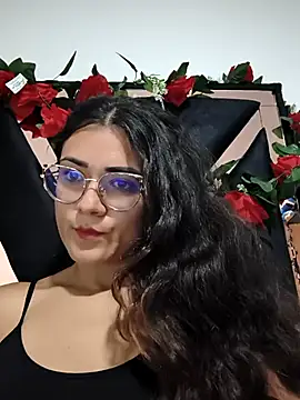 Snapshot of Freyarosse chatting on 02/17/26, 12:18 Freyarosse online show from 02/17/26, 12:18