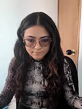 Snapshot of Freyarosse chatting on 03/03/26, 02:34 Freyarosse online show from 03/03/26, 02:34