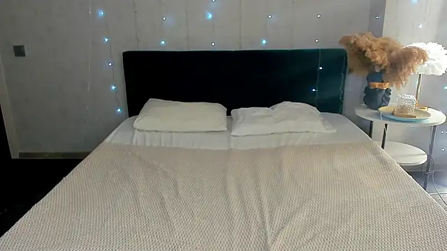 Snapshot of Mira_Silk chatting on 02/27/26, 03:50 Mira Silk online show from 02/27/26, 03:50