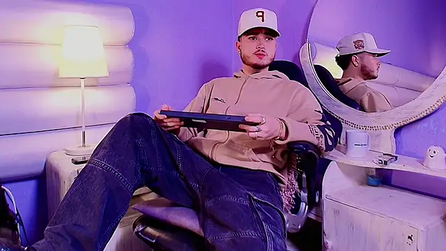 Snapshot of Salvattore_Muller chatting on 02/04/26, 01:22 Salvattore Muller online show from 02/04/26, 01:22