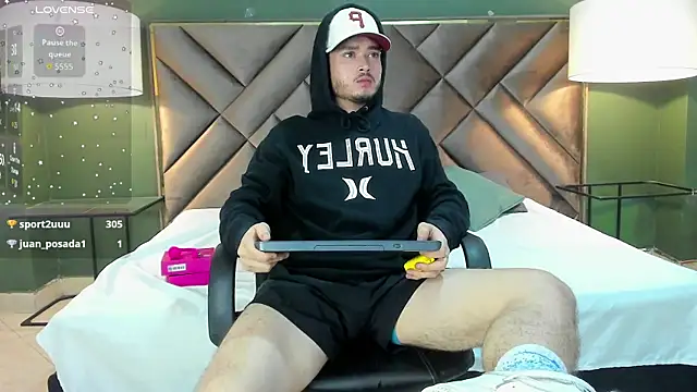 Snapshot of Salvattore_Muller chatting on 02/18/26, 10:44 Salvattore Muller online show from 02/18/26, 10:44