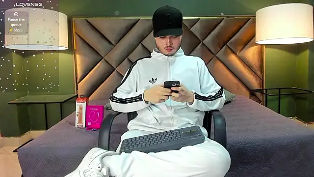 Snapshot of Salvattore_Muller chatting on 02/22/26, 05:30 Salvattore Muller online show from 02/22/26, 05:30