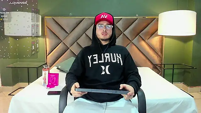 Snapshot of Salvattore_Muller chatting on 02/24/26, 09:24 Salvattore Muller online show from 02/24/26, 09:24