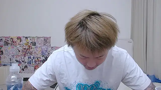 Snapshot of Chocolates-001 chatting on 05/20/26, 12:55 Chocolates-001 online show from 05/20/26, 12:55