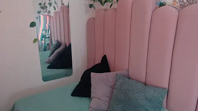 Snapshot of emily_34_ chatting on 02/11/26, 04:34 emily 34 online show from 02/11/26, 04:34