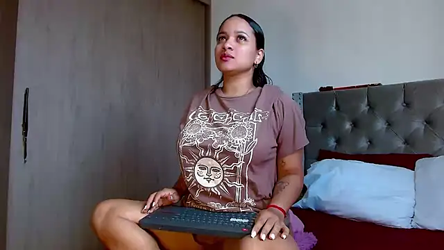 celeneortii online show from 05/01/26, 04:00