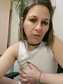 AdaJoy online show from 04/05/26, 01:19