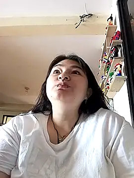 LauraHorny69 online show from 06/05/26, 02:34
