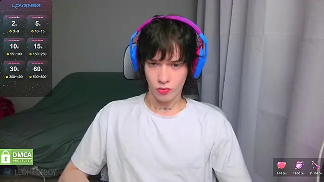 LeonBoykisser online show from 04/24/26, 08:22