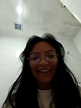 Snapshot of victoriia_thompson chatting on 05/11/26, 04:07 victoriia thompson online show from 05/11/26, 04:07