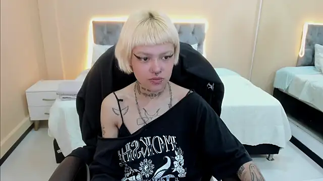 Bela Craxkerr online show from 04/17/26, 12:30