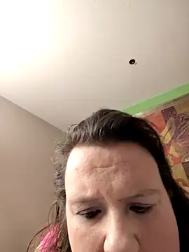 Snapshot of luvbug28 chatting on 03/09/26, 03:10 luvbug28 online show from 03/09/26, 03:10