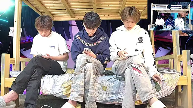 xiaohuangren01 online show from 03/01/26, 02:24