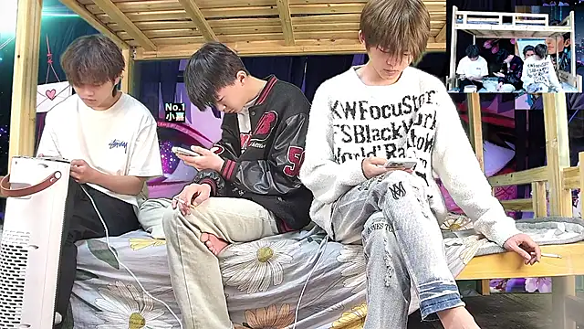 xiaohuangren01 online show from 03/06/26, 04:53