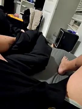 Snapshot of Tom32828 chatting on 03/04/26, 06:30 Tom32828 online show from 03/04/26, 06:30