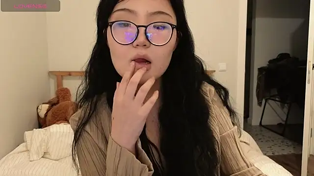 Snapshot of nullgirl chatting on 05/09/26, 11:32 nullgirl online show from 05/09/26, 11:32