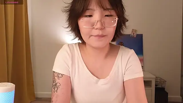 Snapshot of nullgirl chatting on 07/21/26, 02:58 nullgirl online show from 07/21/26, 02:58