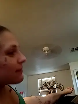 LadySn0w26 online show from 02/04/26, 04:24