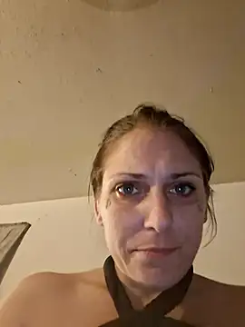 LadySn0w26 online show from 04/21/26, 01:53