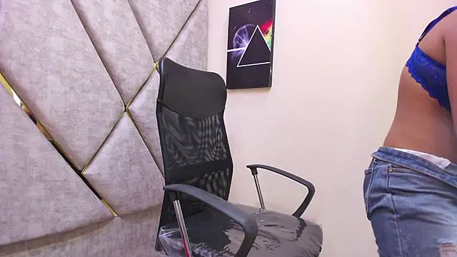 valenlopezz  online show from 06/20/26, 04:04