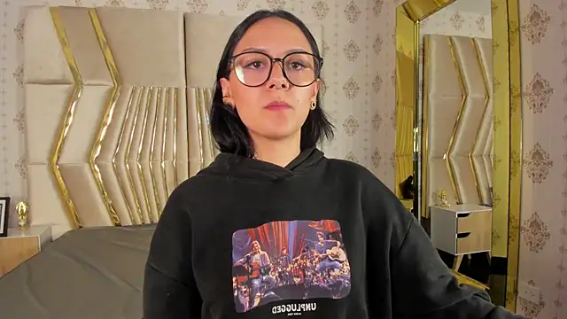 NiccolleHall online show from 02/14/26, 01:35