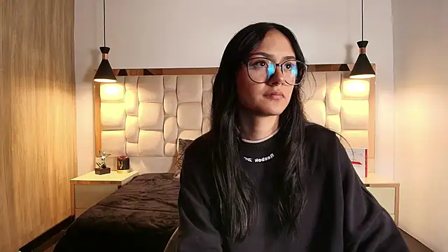 NiccolleHall online show from 02/25/26, 01:32