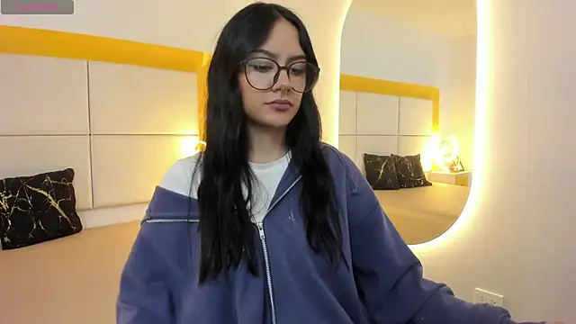 NiccolleHall online show from 02/27/26, 02:06