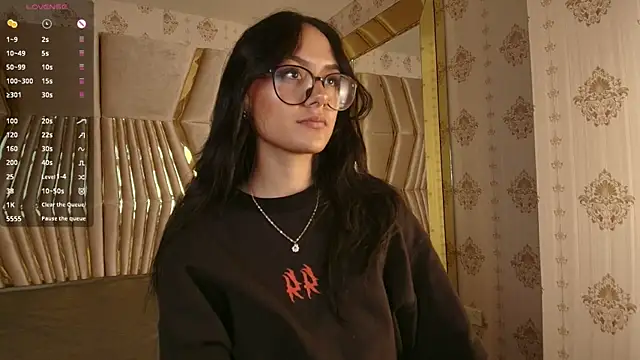 NiccolleHall online show from 03/05/26, 01:40