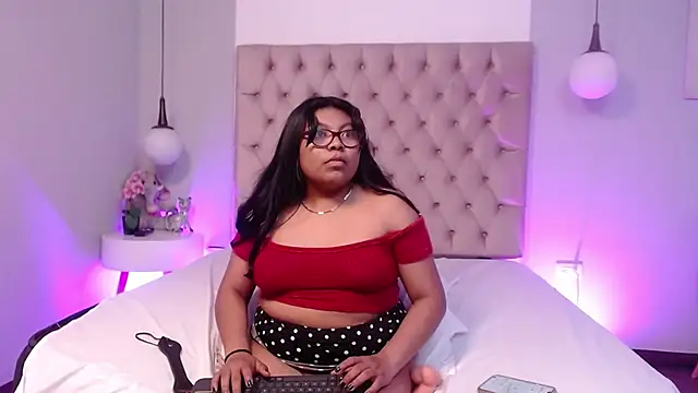 Kiri Black  online show from 02/03/26, 06:40