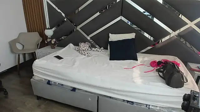 Ambarross  online show from 04/04/26, 12:46