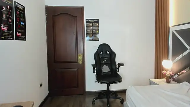 Ambarross  online show from 04/13/26, 02:00