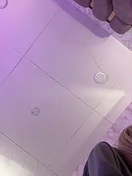 elodie rouge online show from 04/11/26, 12:31