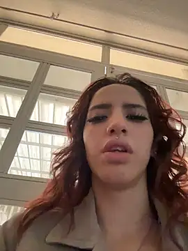 Snapshot of elodie_rouge chatting on 06/19/26, 12:31 elodie rouge online show from 06/19/26, 12:31