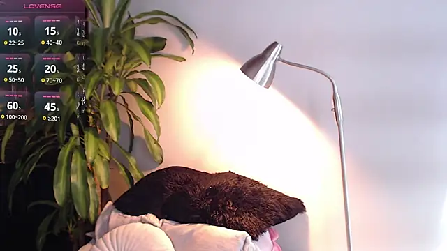 Snapshot of Mia_Volkova_ chatting on 06/20/26, 03:26 Mia Volkova online show from 06/20/26, 03:26