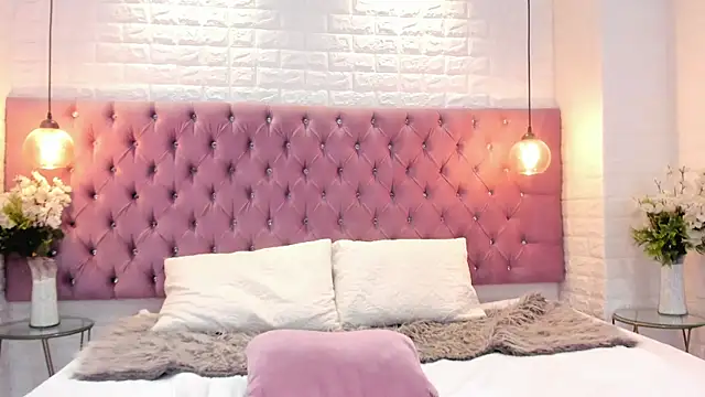 nela moretti online show from 04/21/26, 01:42