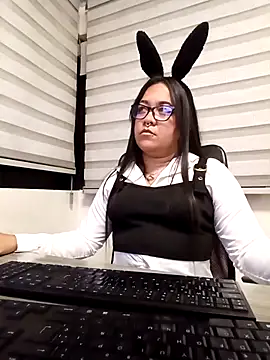 Amy  Cooper   online show from 04/12/26, 04:39