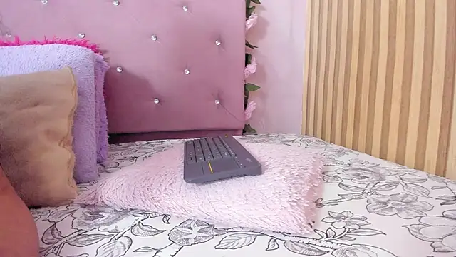 Snapshot of lovely__kiss__ chatting on 06/05/26, 06:24 lovely kiss online show from 06/05/26, 06:24