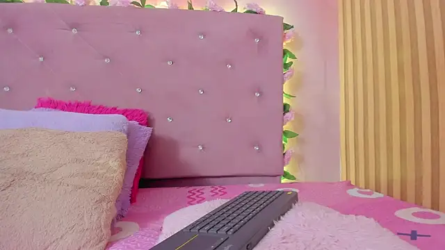 Snapshot of lovely__kiss__ chatting on 06/08/26, 06:19 lovely kiss online show from 06/08/26, 06:19