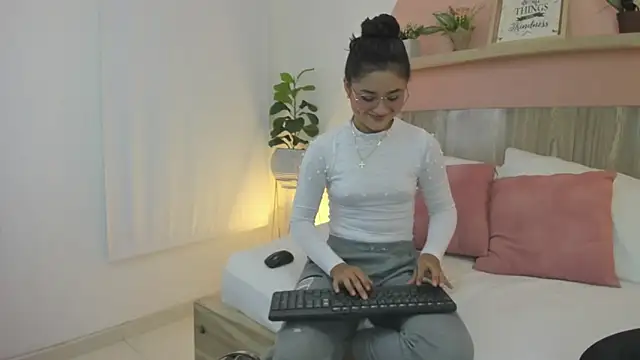 ivette swan online show from 02/18/26, 07:21