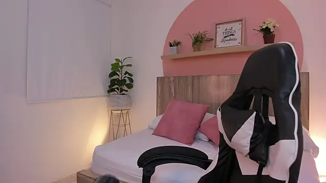 ivette swan online show from 04/14/26, 07:20