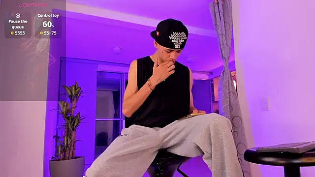 Snapshot of LennerCollins_ chatting on 04/05/26, 03:47 LennerCollins online show from 04/05/26, 03:47